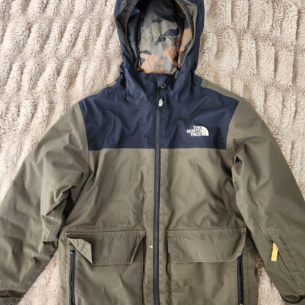 Boys North Face size small coat